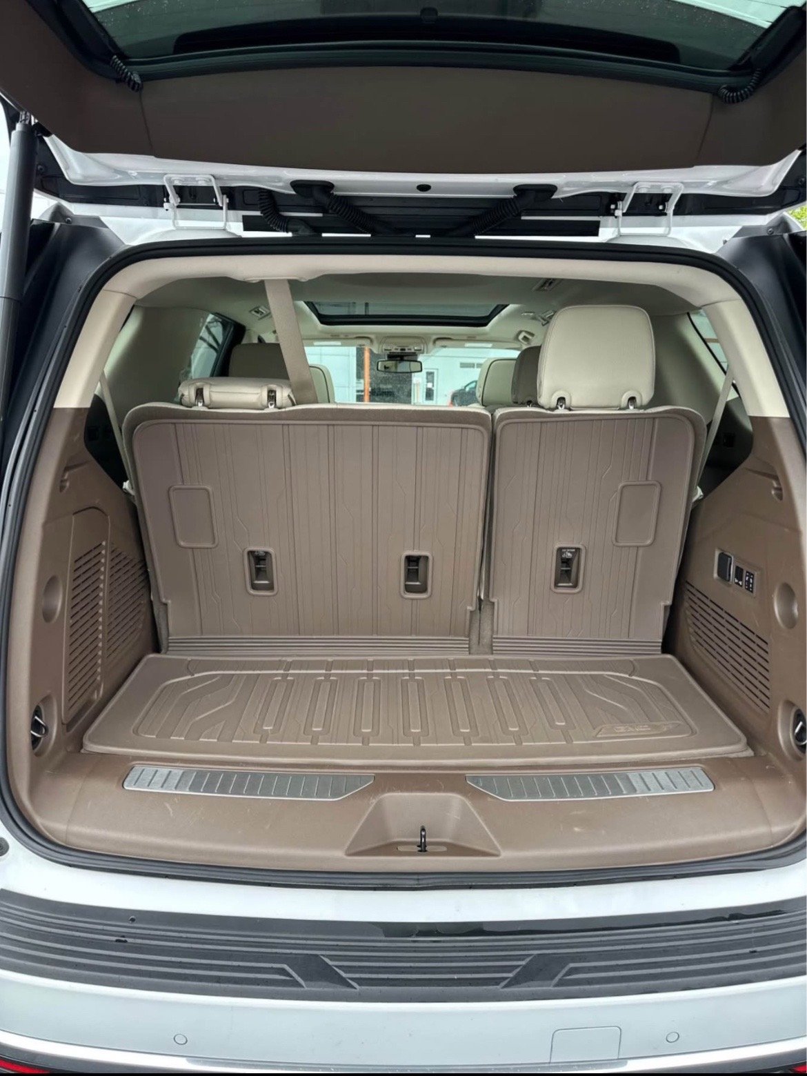 2023 GMC Yukon Denali - Image 7
