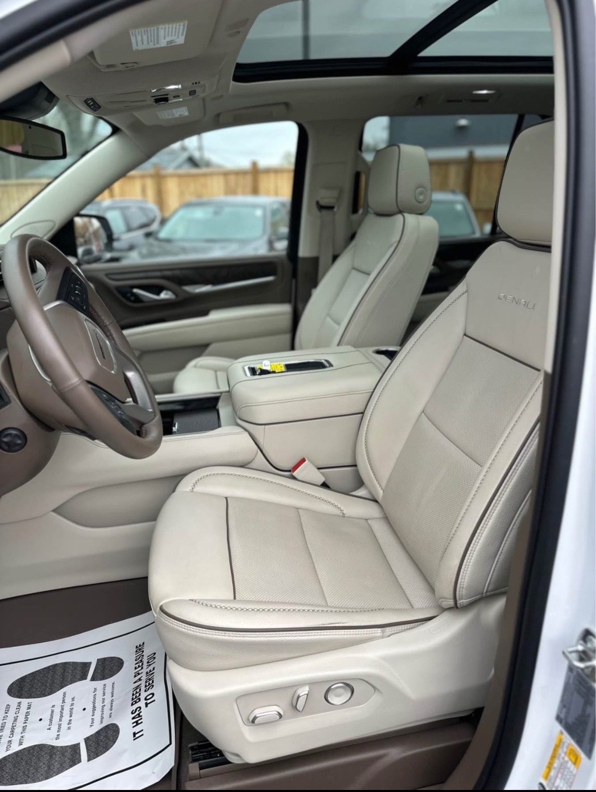 2023 GMC Yukon Denali - Image 10