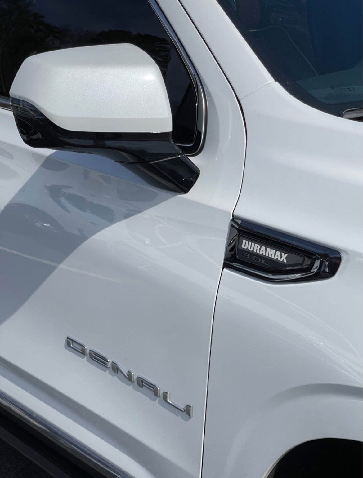 2023 GMC YUKON DENALU ULTIMATE - DIESEL - Image 3