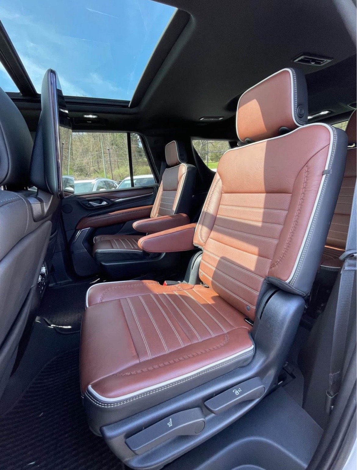2023 GMC YUKON DENALU ULTIMATE - DIESEL - Image 5