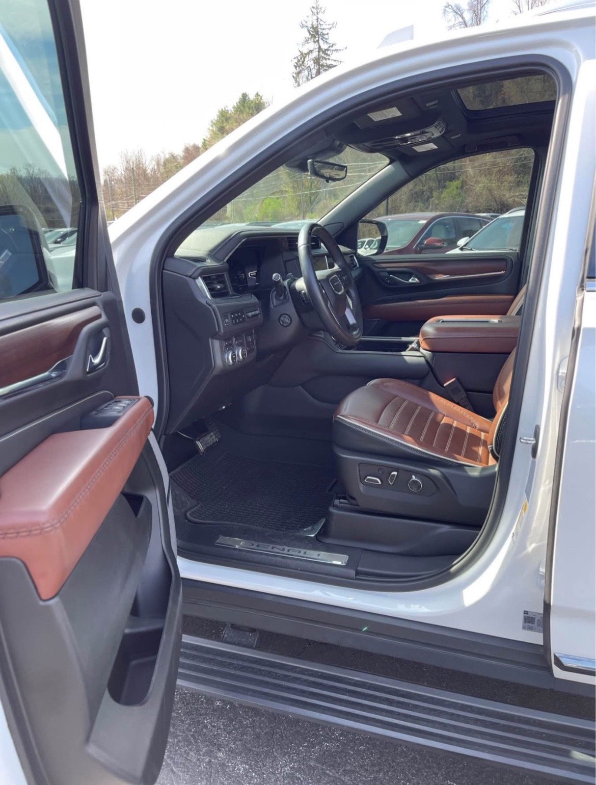 2023 GMC YUKON DENALU ULTIMATE - DIESEL - Image 11