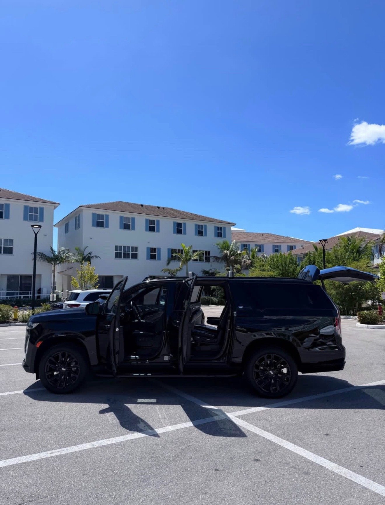 2024 Cadillac Escalade ESV Sport Utility 4D - Image 4