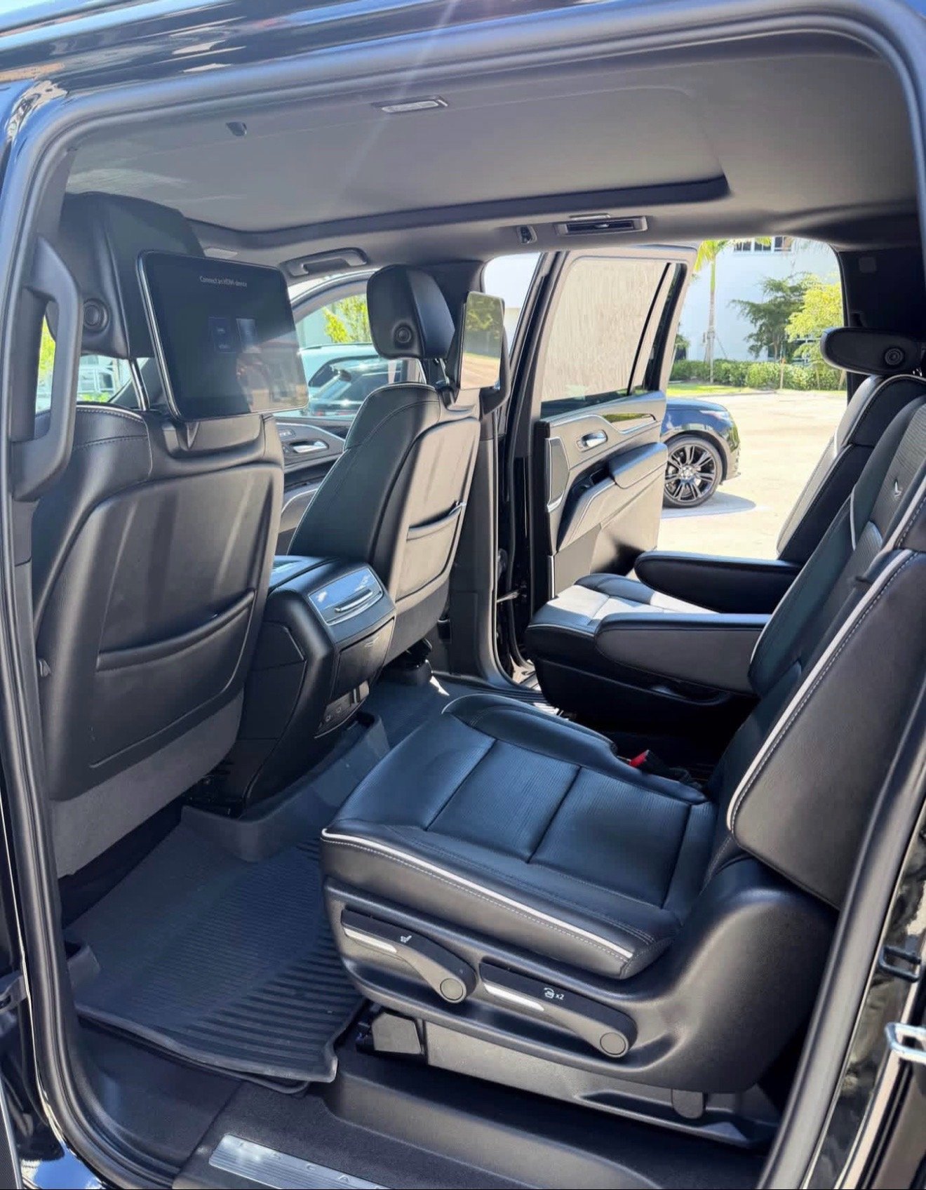 2024 Cadillac Escalade ESV Sport Utility 4D - Image 7