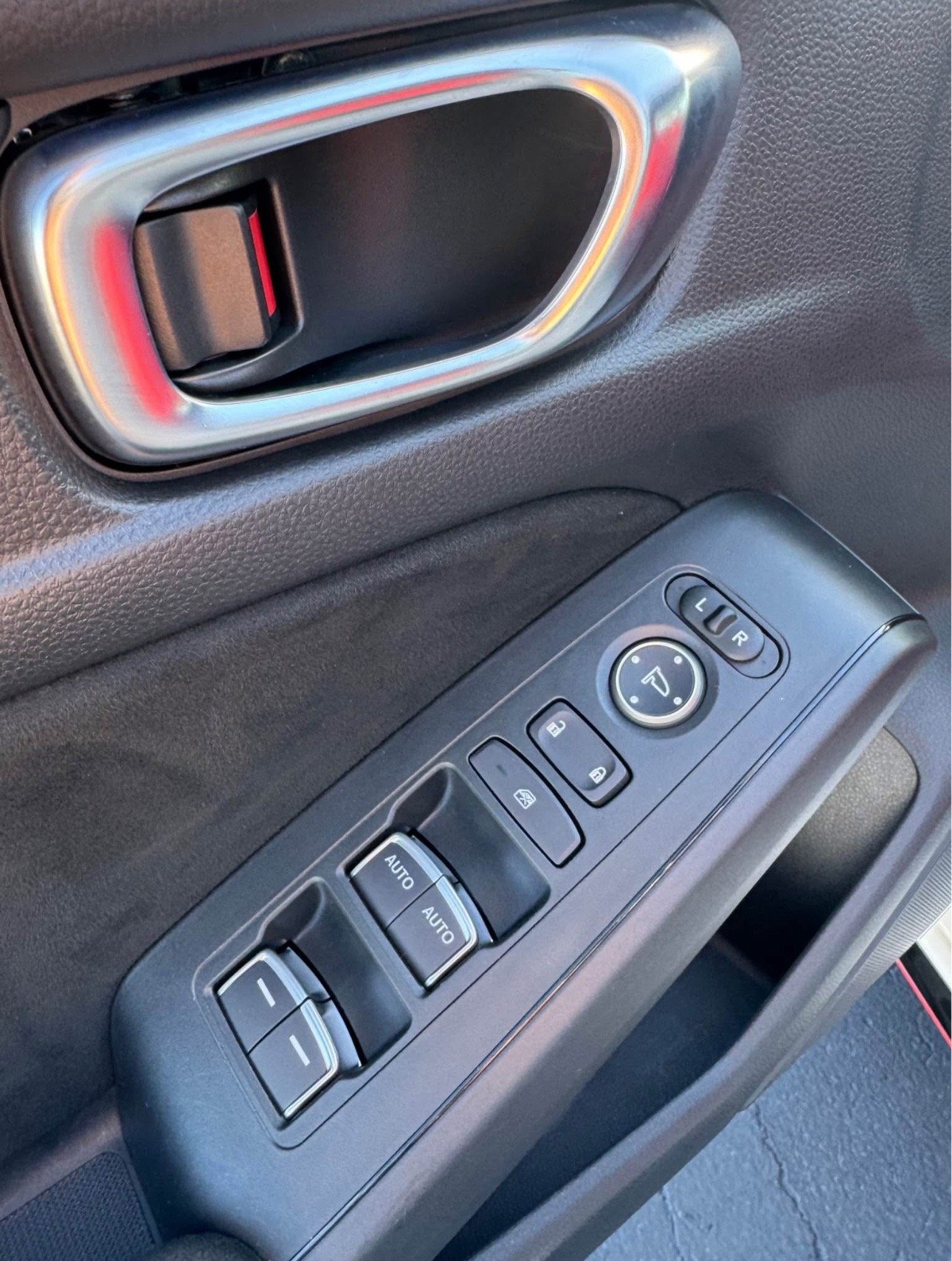 2025 Honda Civic Type-R FWD - Image 17