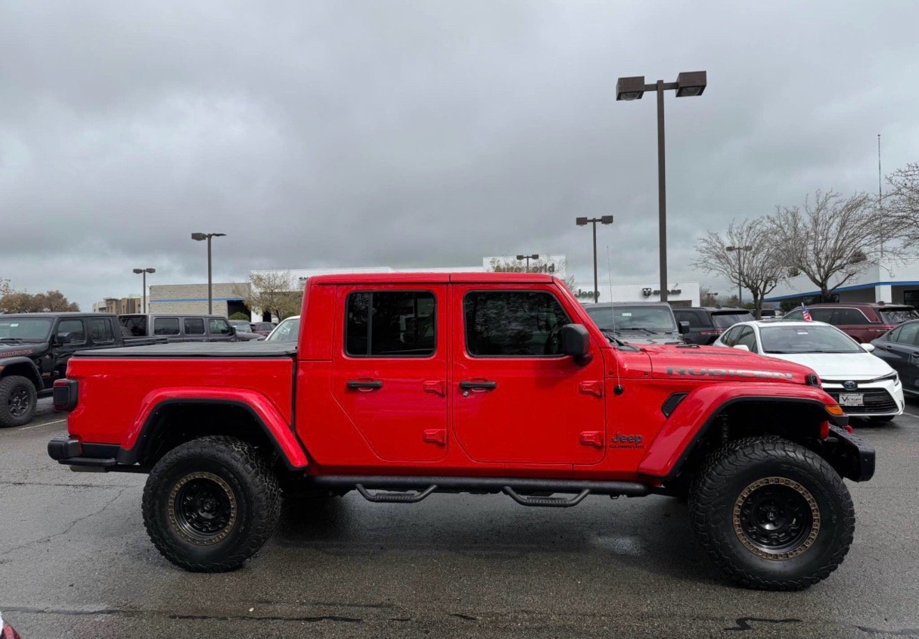 2021 Jeep Gladiator Rubicon Crew Cab 4WD! - Image 3