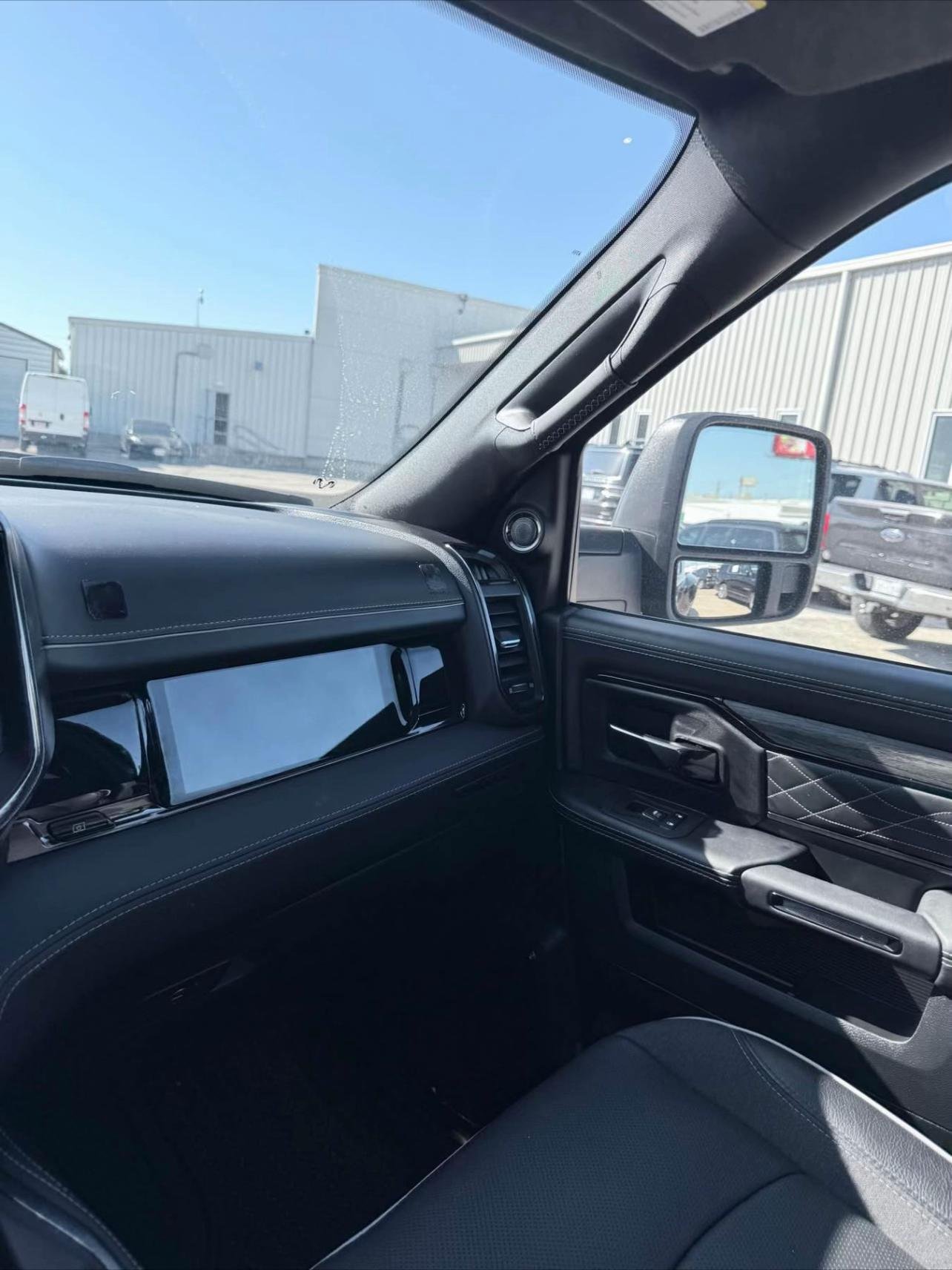🔥 2025 RAM 3500 Limited – Ultimate Luxury Heavy Duty 🔥 - Image 8