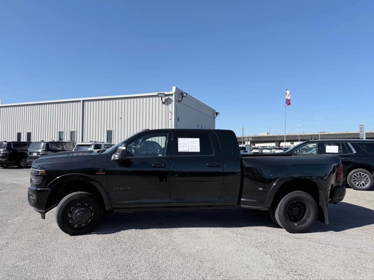🔥 2025 RAM 3500 Limited – Ultimate Luxury Heavy Duty 🔥 - Image 12