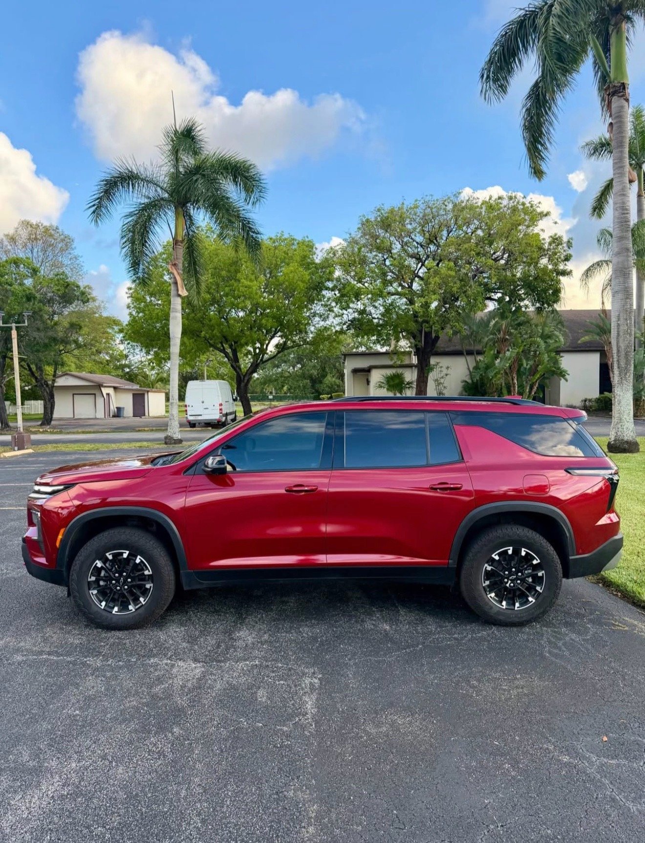 2024 Chevrolet Traverse Z71 - Image 3