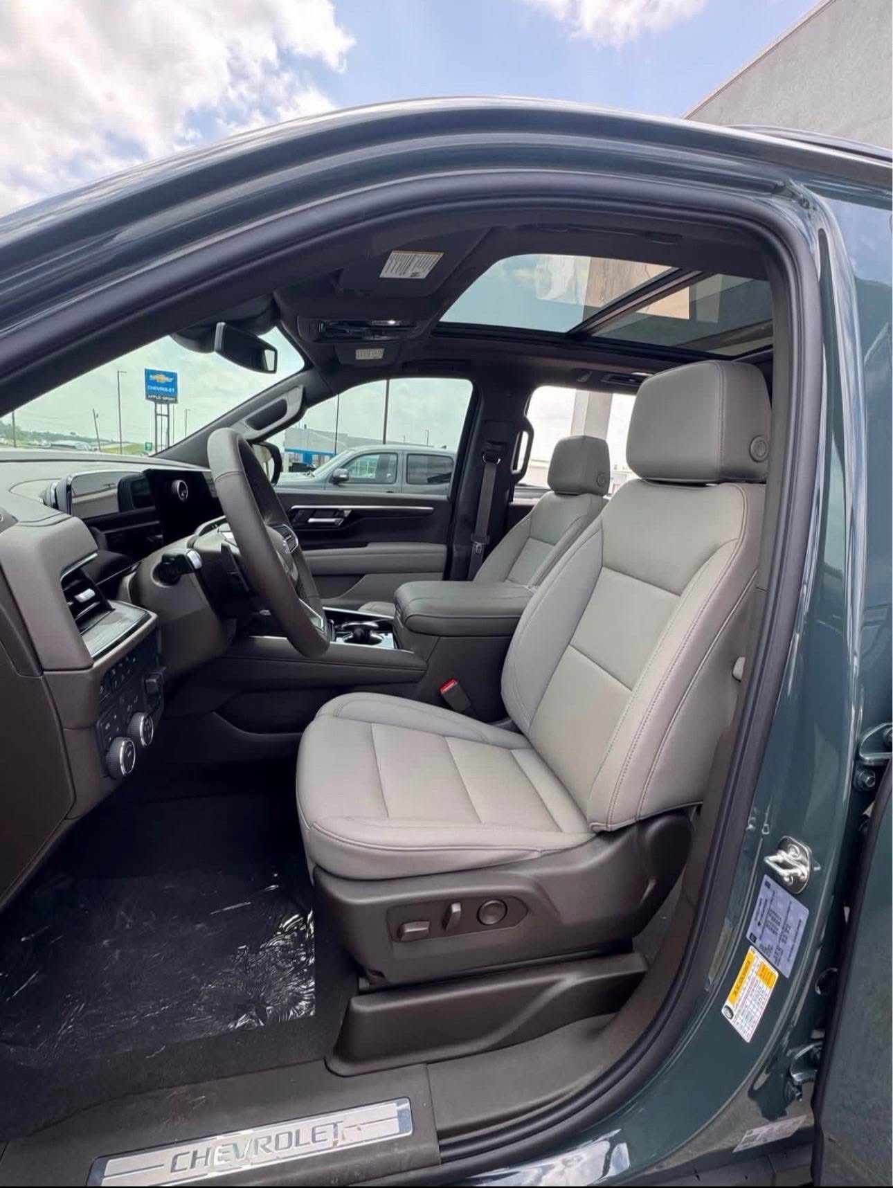 2026 Chevrolet Suburban · Z71 Sport Utility 4D - Image 8