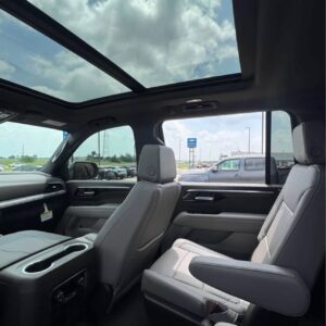 Alternative view of 2026 Chevrolet Suburban · Z71 Sport Utility 4D