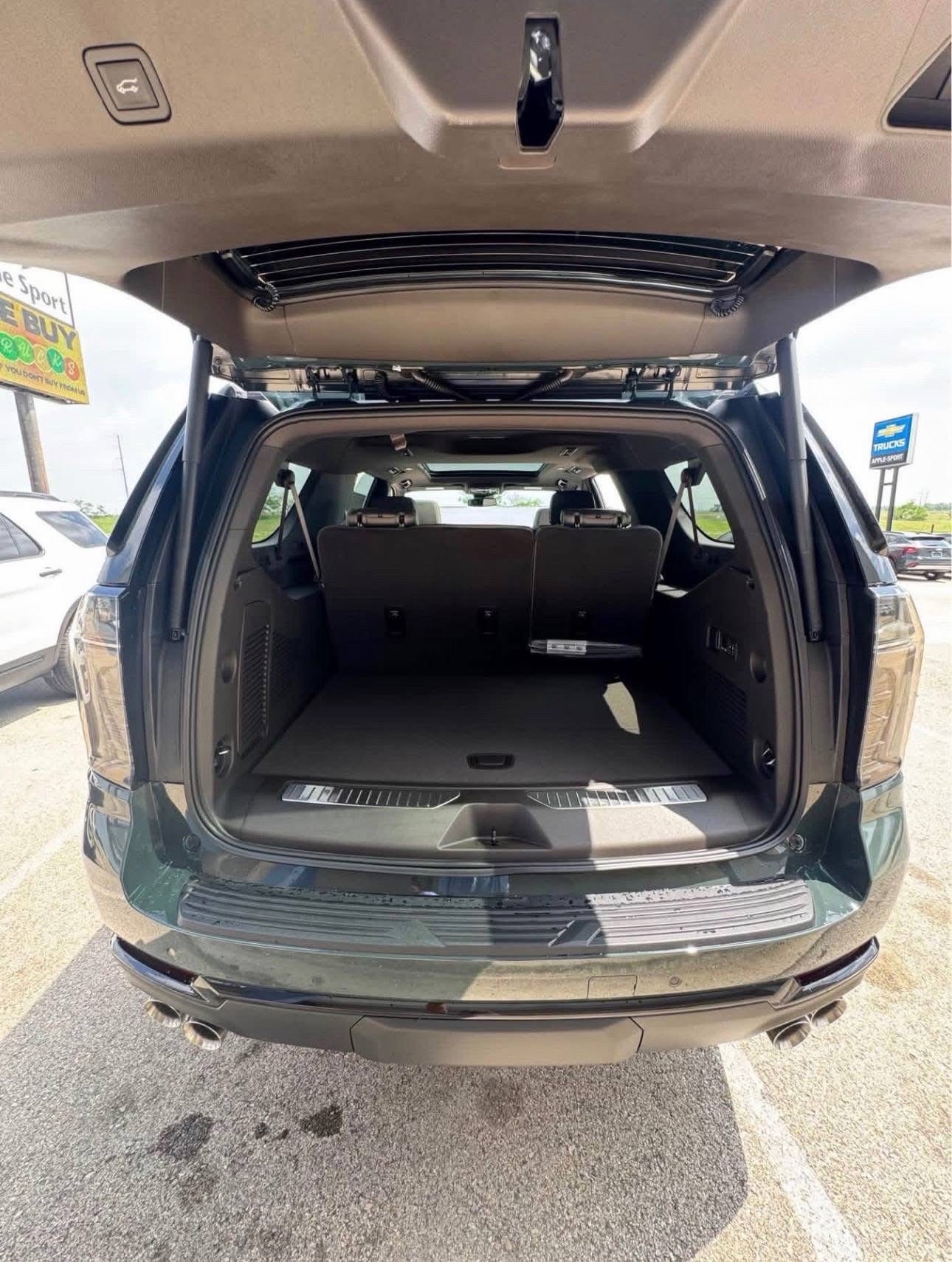 2026 Chevrolet Suburban · Z71 Sport Utility 4D - Image 6