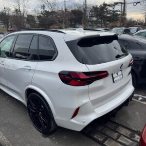 Alternative view of BMW2025X5M